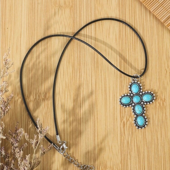 Turquoise decor cross necklace - Picture 2 of 4